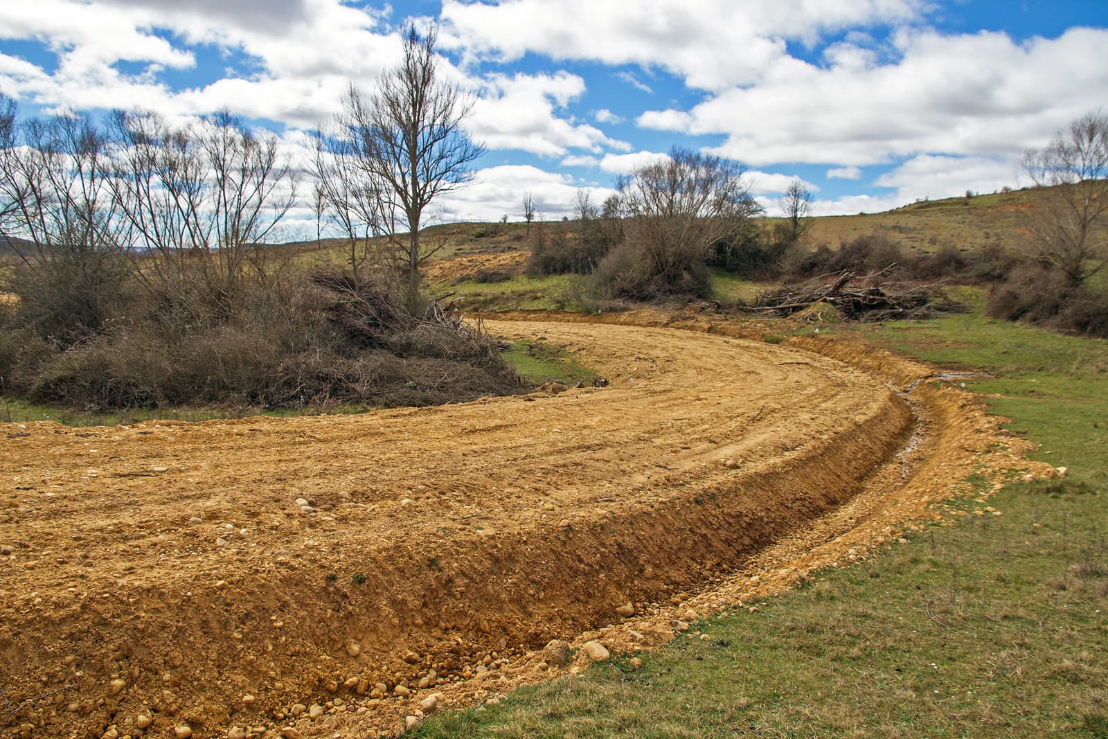 Desbroces de jardines, fincas, montes en Boiro